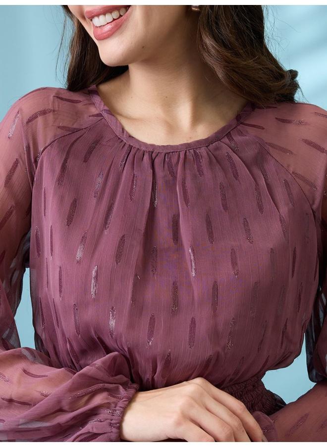 جلو باص فستان سهرة قصير نسائي من جلوبس بأكمام بيشوب وتصميم ذاتي من الجورجيت بلمعة وخصر مزموم - Image 5